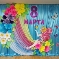 Декорация на праздник 8 Марта. Оформление актового зала в детском саду.