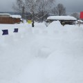 «Крепость-лабиринт» на участке детского сада из снега