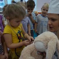 Конспект НОД по социально-коммуникативному развитию детей раннего возраста «Дети в гостях у доктора Айболита»