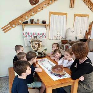 «Если чай не пьешь, где силы берешь?» Тематическое занятие в подготовительной группе