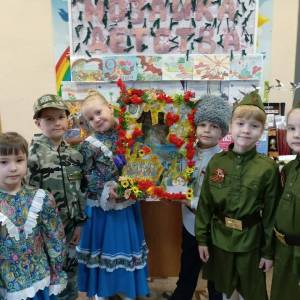 Изготовление коллективной поделки и беседа на тему «Казаки в годы Великой Отечественной Войны» к 9 Мая