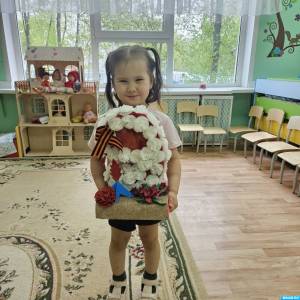 Мастер-класс по изготовлению поделки из картонной коробки ко Дню Победы «Цифра 9»