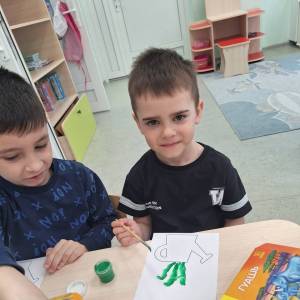 Занятие по рисованию трубочками «Весенние цветы в лейке» для дошкольников