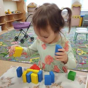 Интегрированное занятие по конструированию с детьми раннего возраста «Строим дом» в первой младшей группе