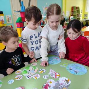 Дидактическая игра «Сохраним Землю вместе» по экологическому воспитанию в подготовительной группе, созданная руками детей