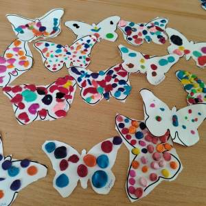 Детский мастер-класс по пластилинографии «Украшаем бабочек» в средней группе