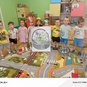 Мастер-класс по изготовлению стенгазеты во второй младшей группе «Цветы в корзине»