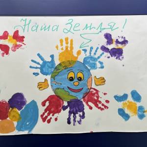 Конспект занятия по рисованию коллективного плаката «Разноцветная земля» с детьми младшей группы