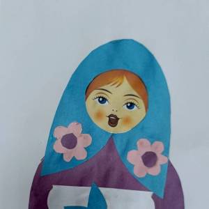 Детский мастер-класс по плоскостной аппликации «Это русская матрешка, разноцветная одёжка» для младших дошкольников
