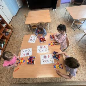 Конспект занятия в старшей группе «Девочка с собачкой» с использованием цветных счетных палочек Кюизенера