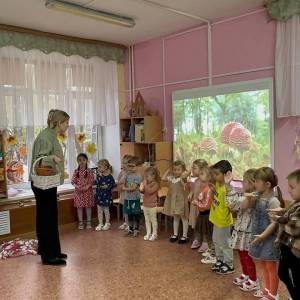 Конспект открытого занятия «В осенний лес за грибами и ягодами» в средней группе