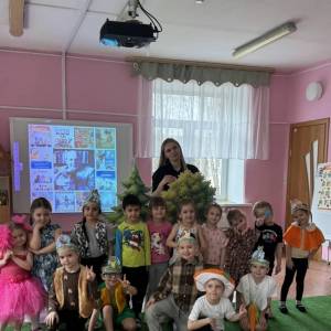 Фотоотчет «Театрализованная драматизация сказки В. Сутеева «Под грибом» в средней группе в рамках Недели детской книги»