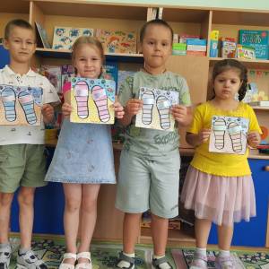 Конспект занятия по конструированию из бумаги «Шлёпанцы для пляжа» в старшей группе