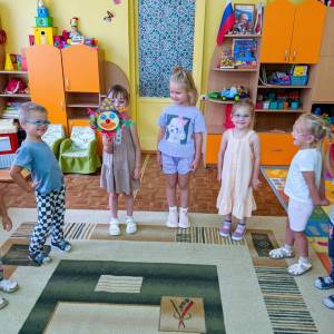 Фотоотчёт о Дне юмора в разновозрастной группе детей 3–5 лет