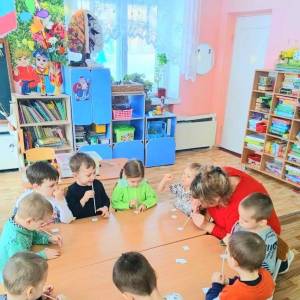 Фотоотчёт об опытно-экспериментальной работе с детьми второй младшей группы «Свойства воздуха»