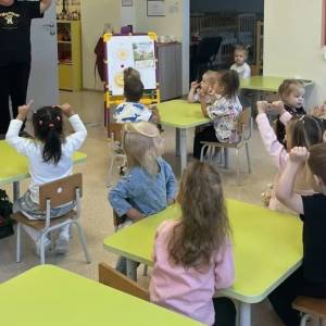 Конспект занятия по развитию речи для детей 2–3 лет «Солнышко улыбнулось»