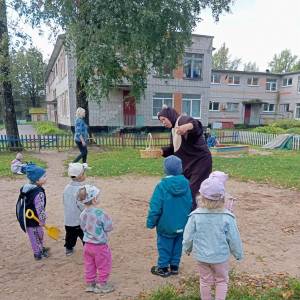 Фотоотчет о прогулке «Мишка в гости к нам пришел»