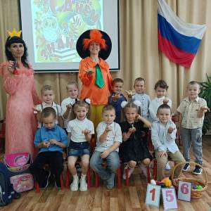 Сценарий развлечения 1 сентября «Волшебный колокольчик Королевы Знаний» в старшей группе