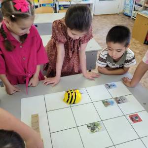Конспект занятия в подготовительной «Интерактивное виртуальное путешествие по Москве и Красной площади с роботом Bee Bot»