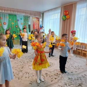 Сценарий праздника «Как Осень бусы искала» для детей подготовительной группы
